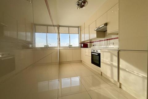 3 bedroom flat to rent, Quadrangle Tower, Cambridge Square, London W2