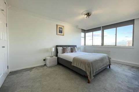 3 bedroom flat to rent, Quadrangle Tower, Cambridge Square, London W2