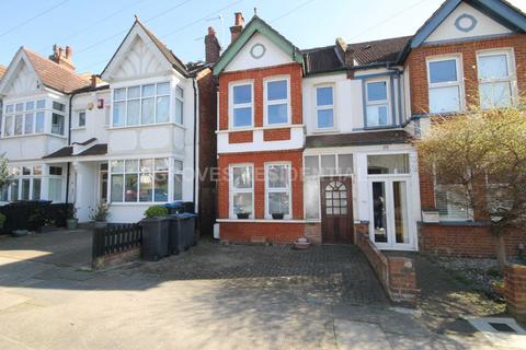 77 Kings Avenue, New Malden, KT3 4DU