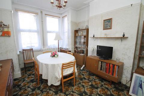 77 Kings Avenue, New Malden, KT3 4DU