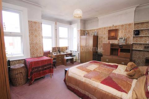 77 Kings Avenue, New Malden, KT3 4DU