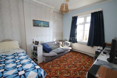 77 Kings Avenue, New Malden, KT3 4DU