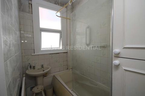 77 Kings Avenue, New Malden, KT3 4DU