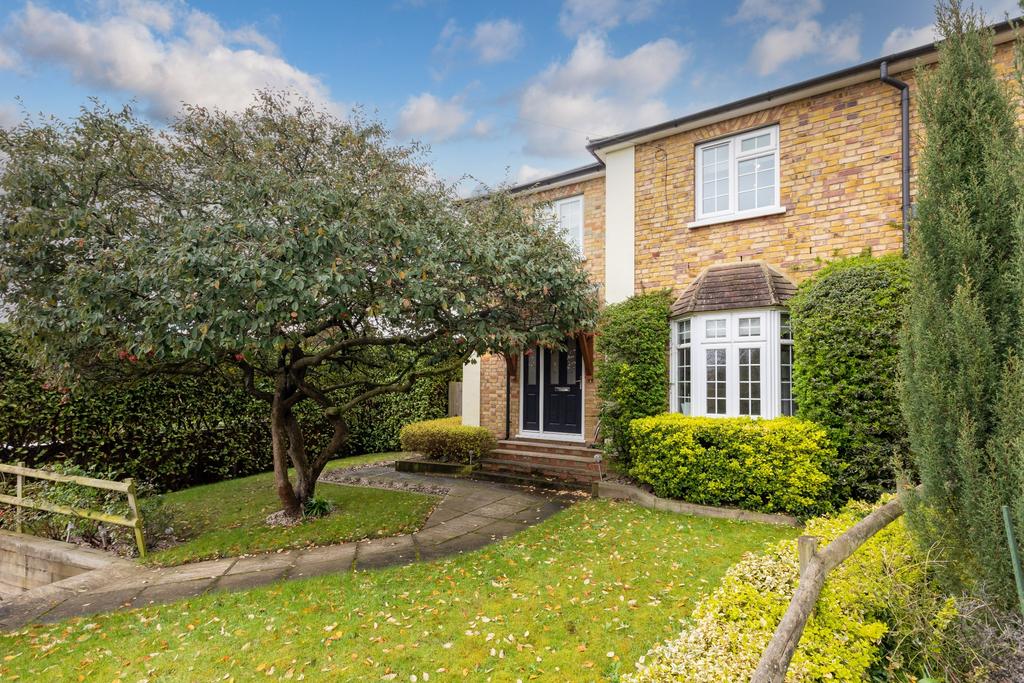 Rutland Road, Maidenhead 3 bed end of terrace house for sale £629,950