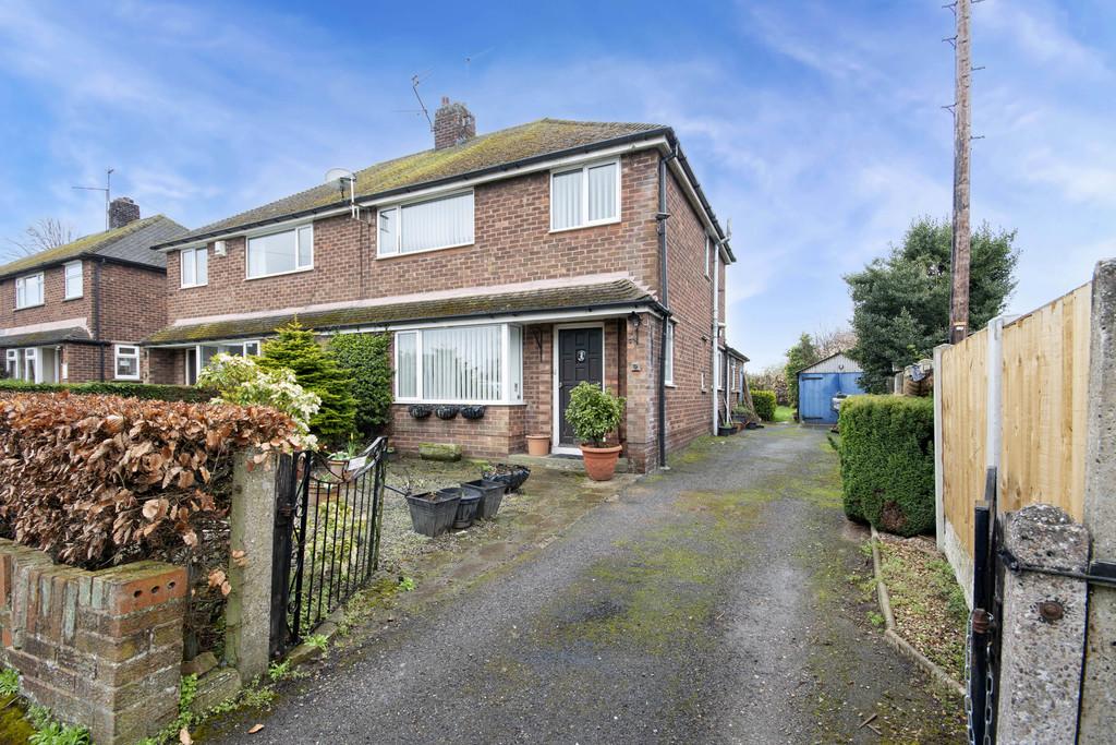 Portland Place, Sutton Cum Lound, Retford 3 bed semidetached house for