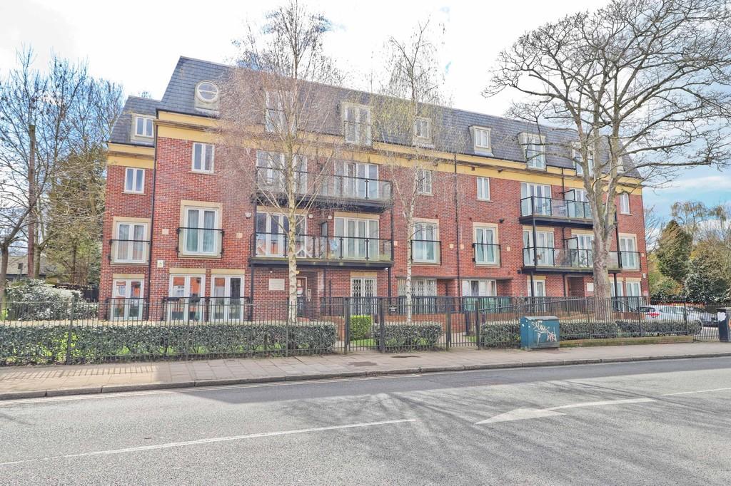 Marsh Road, Pinner HA5 1 bed flat for sale £385,000