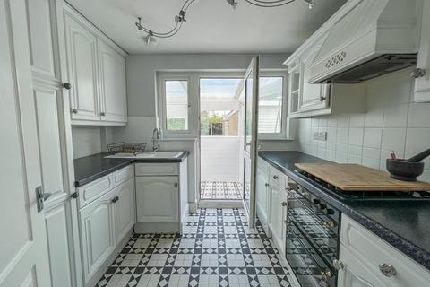 6 Cornhill Avenue, Hockley, SS5 5BZ