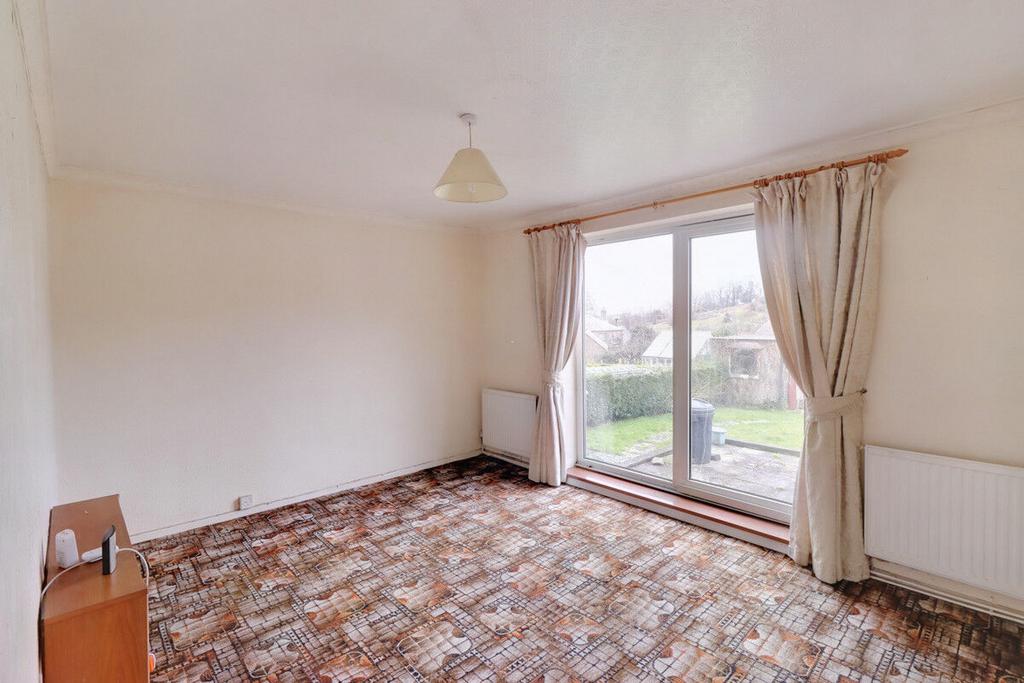 Hillside Drive, Pontypool 3 bed semidetached house £170,000