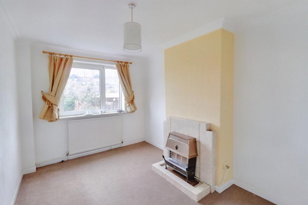 Hillside Drive, Pontypool 3 bed semidetached house for sale £170,000