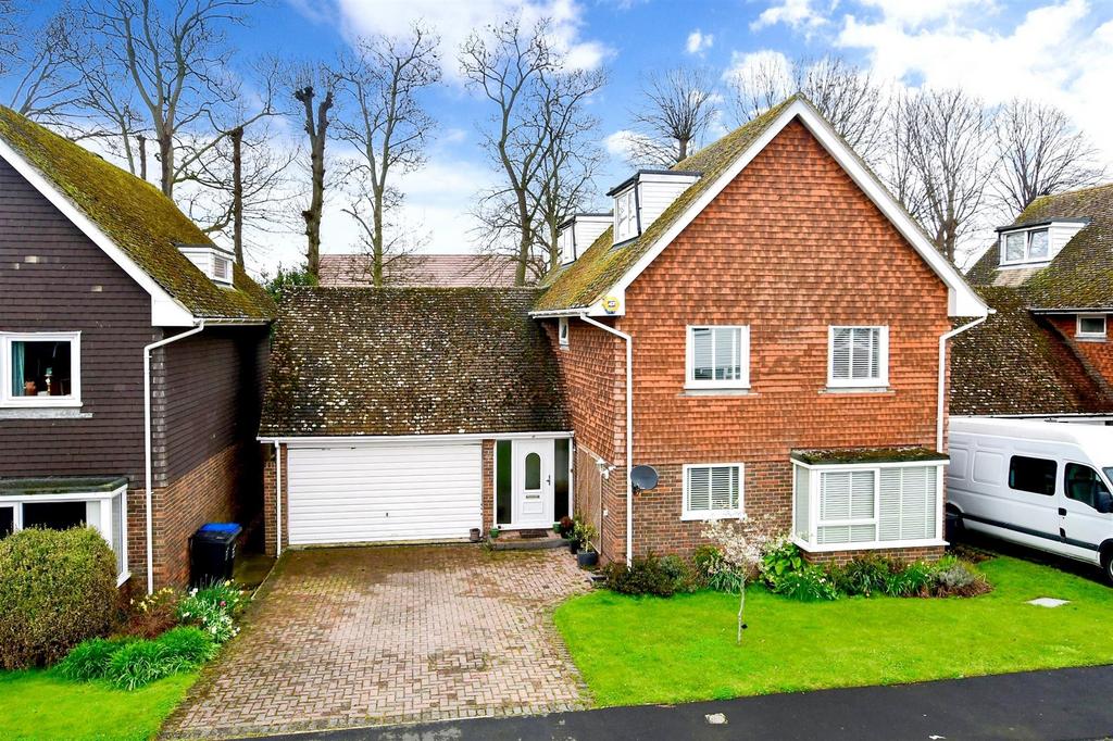Beech Grove, Cliffsend, Ramsgate, Kent 5 bed detached house for sale