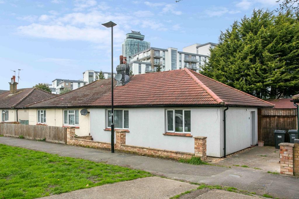 Burford Road, Brentford, Middlesex 3 bed semidetached house for sale