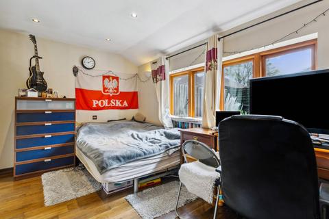 35 Burford Road, Brentford, TW8 0LR