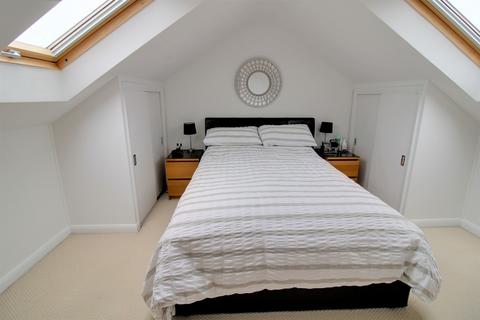 24 Swanbrook, Swindon, SN3 5AJ