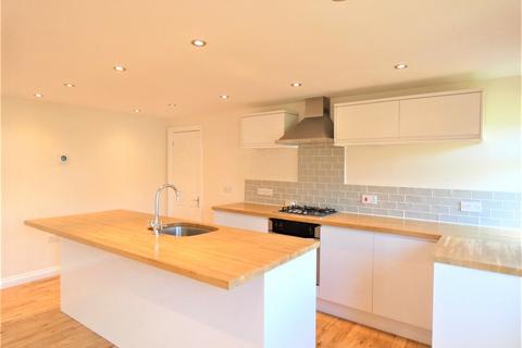 2 bedroom detached house to rent, The Avenue, Haslemere, Surrey, GU27