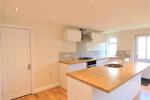 2 bedroom detached house to rent, The Avenue, Haslemere, Surrey, GU27