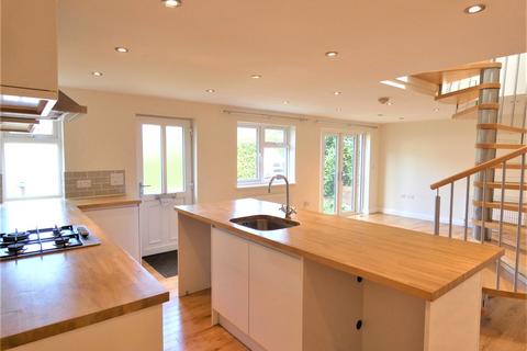 2 bedroom detached house to rent, The Avenue, Haslemere, Surrey, GU27