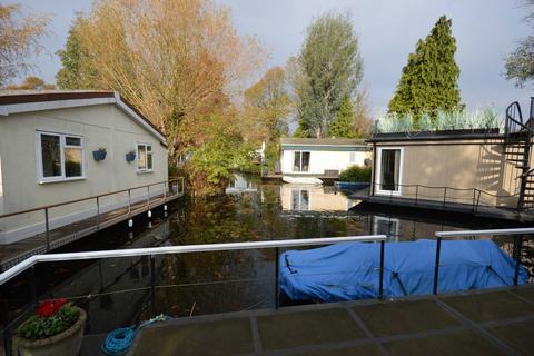 2 bedroom property for sale, Taggs Island, Hampton