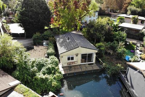 2 bedroom property for sale, Taggs Island, Hampton