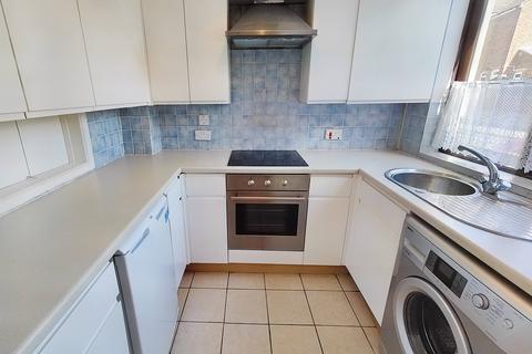 2 bedroom terraced house to rent, Staunton Road, Havant PO9