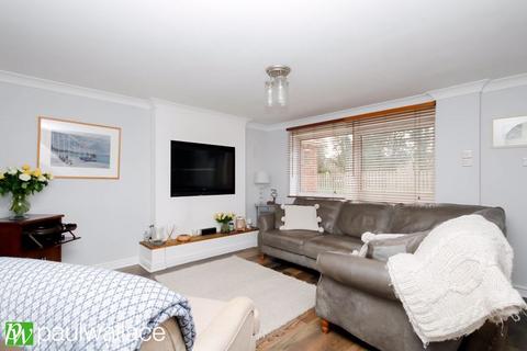 5 Croft Walk, Broxbourne, EN10 6LD
