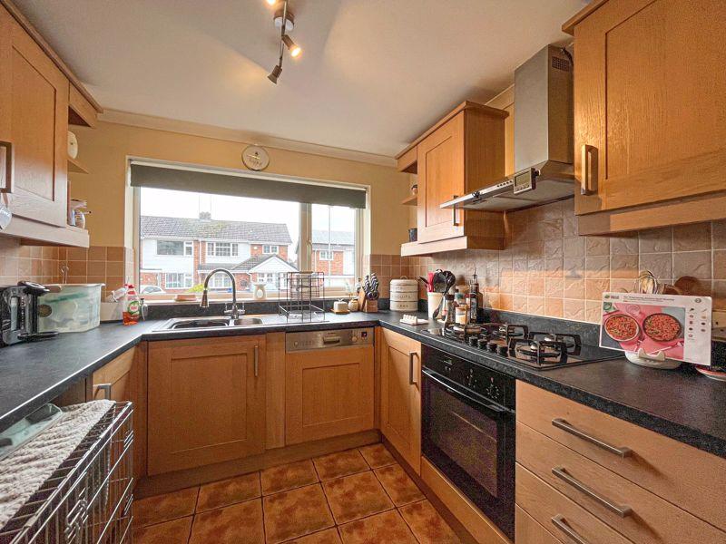 Carlton Crescent, Burntwood, WS7 2EP 3 bed semidetached house £250,000