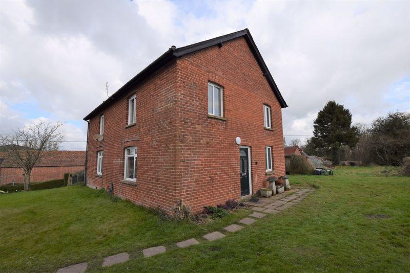 East Worldham 3 bed semidetached house £1,250 pcm (£288 pw)