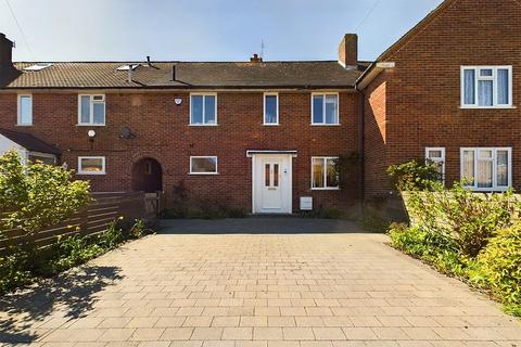 33 Queens Walk, Ruislip, HA4 0LX