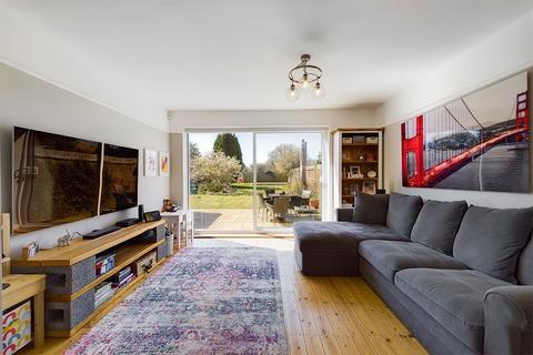 33 Queens Walk, Ruislip, HA4 0LX