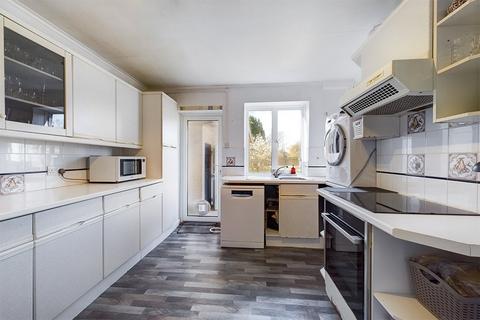 33 Queens Walk, Ruislip, HA4 0LX