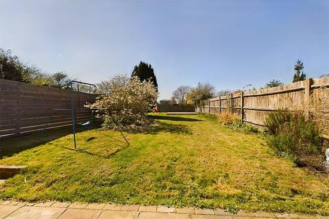 33 Queens Walk, Ruislip, HA4 0LX