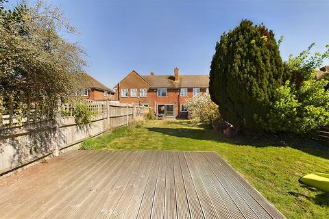 33 Queens Walk, Ruislip, HA4 0LX