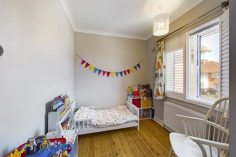 33 Queens Walk, Ruislip, HA4 0LX