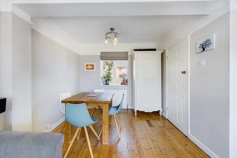 33 Queens Walk, Ruislip, HA4 0LX