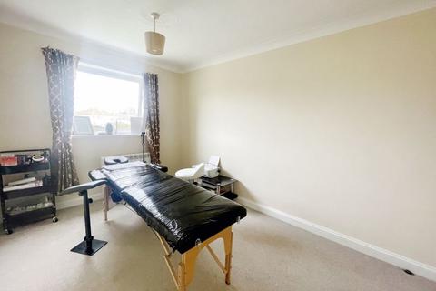 2 bedroom apartment for sale - Dores Court, Swindon