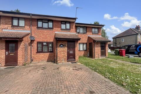 3 bedroom terraced house to rent, Downs Road, Slough, SL3