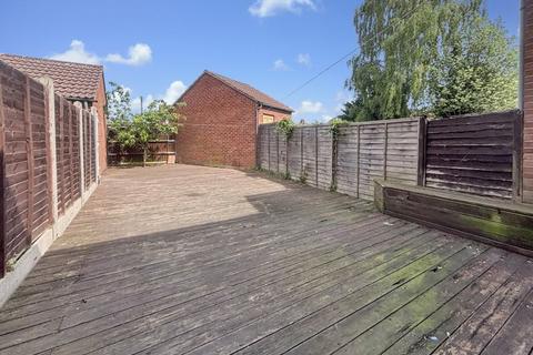 3 bedroom terraced house to rent, Downs Road, Slough, SL3