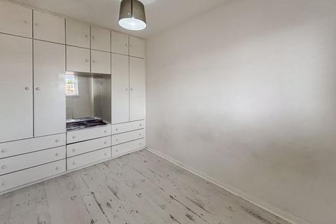 3 bedroom terraced house to rent, Downs Road, Slough, SL3