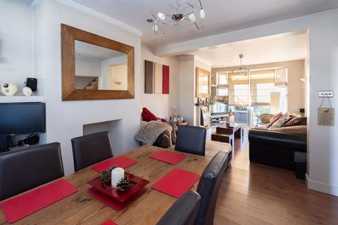 124 Henley Avenue, Sutton, SM3 9SF