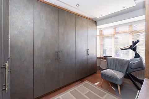 124 Henley Avenue, Sutton, SM3 9SF
