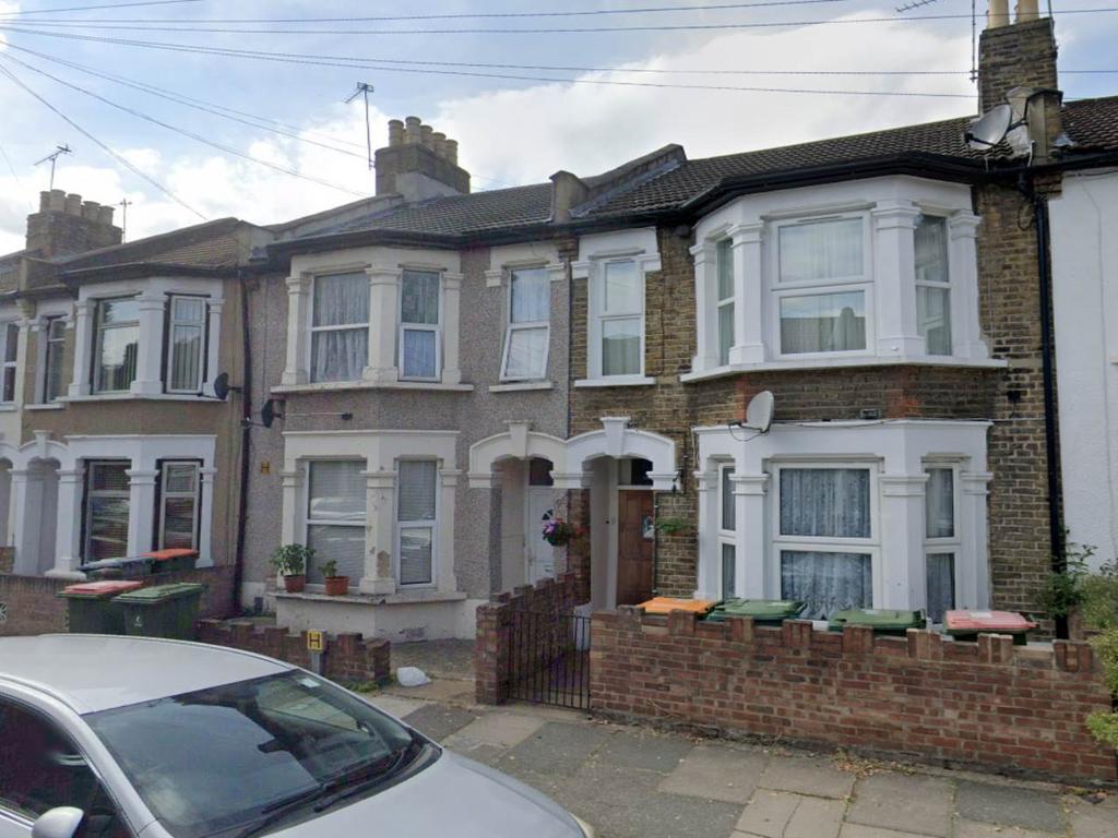 Harcourt Road, London, 1 bed flat £1,300 pcm (£300 pw)
