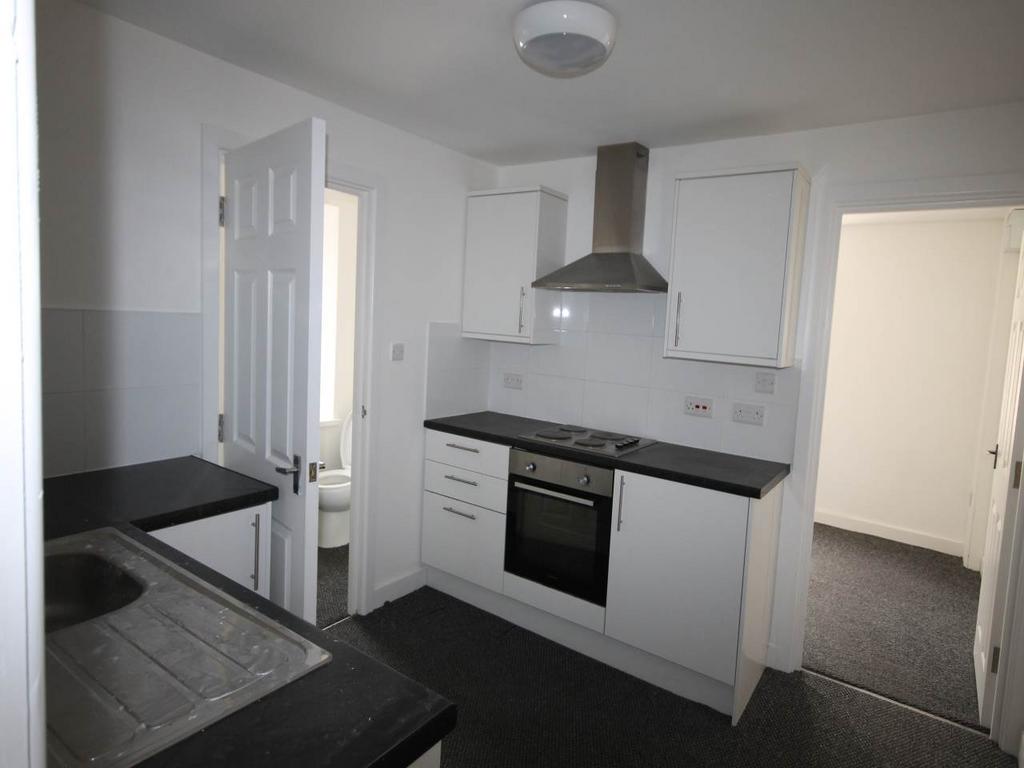 High Street, Llanbradach, Caerphilly 1 bed flat to rent £650 pcm (£