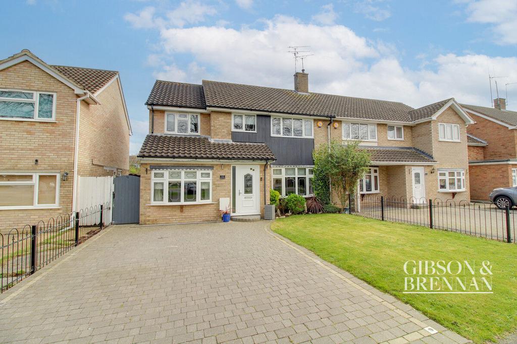 Sparrows Herne, Basildon, SS16 5 bed semidetached house for sale £