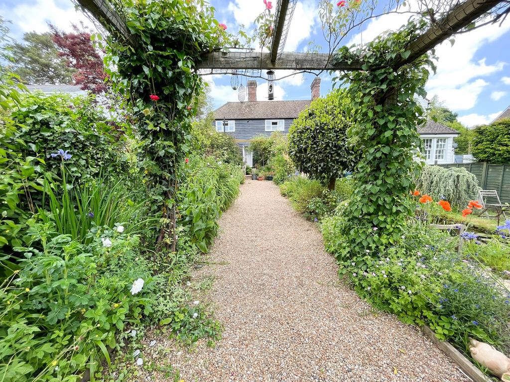 Netherfield Hill, Battle, TN33 3 bed semidetached house for sale £
