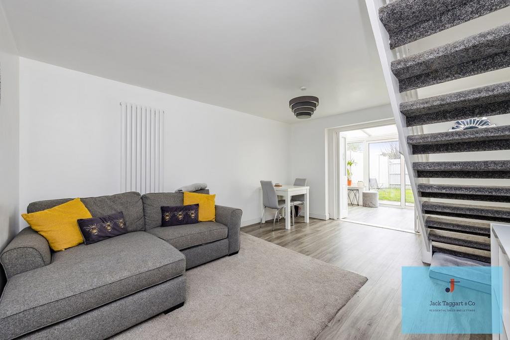 Parklands, ShorehambySea, BN43 2 bed terraced house £280,000