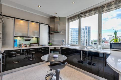 3 bedroom penthouse to rent, The Quadrangle, London SW10