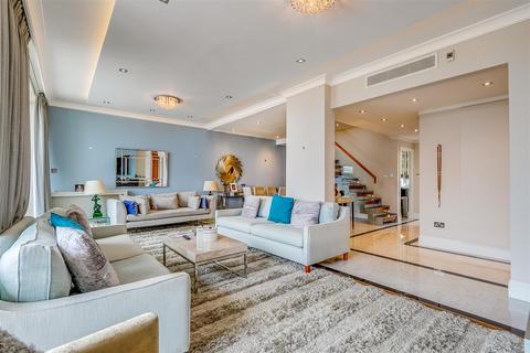 3 bedroom penthouse to rent, The Quadrangle, London SW10