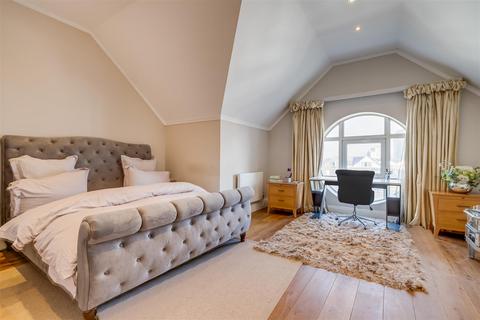 3 bedroom penthouse to rent, The Quadrangle, London SW10