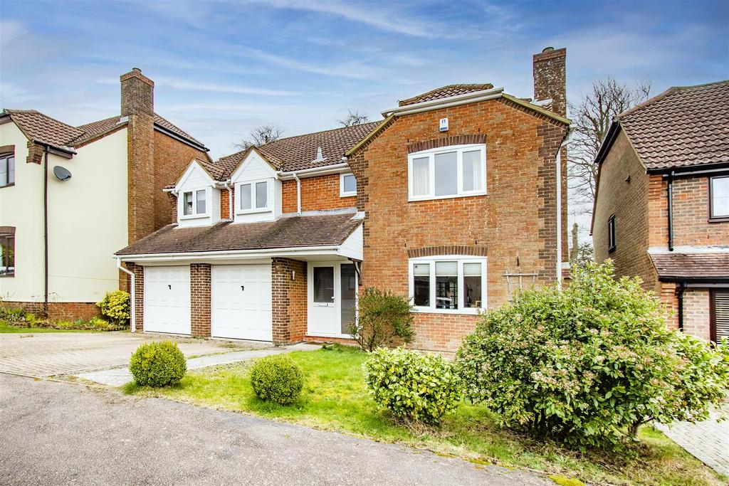 The Grove, Crowborough 5 bed detached house for sale £700,000