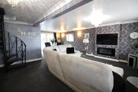 56 Latton Green, Harlow, CM18 7ES