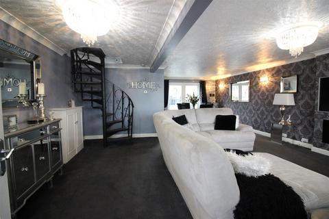 56 Latton Green, Harlow, CM18 7ES